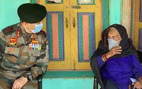 120YEARS-KASHMIR-WOMEN-VACCINATED-GETS-ARMY-FELICITATION