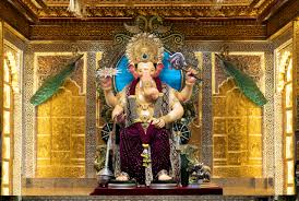 HUGE-OFFERINGS-RECEIVED-FOR-LALBAUGCHA-RAJA-GANESH