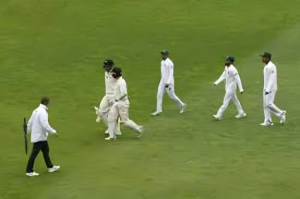 INDIA-VS-BANGLADESH-BAD-LIGHT-STOPS-DAY-2-PLAY