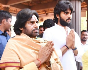 PAWAN-KALYAN-FANS-HYPE-WITH-VIRAL-LOOK-OF-AKIRA